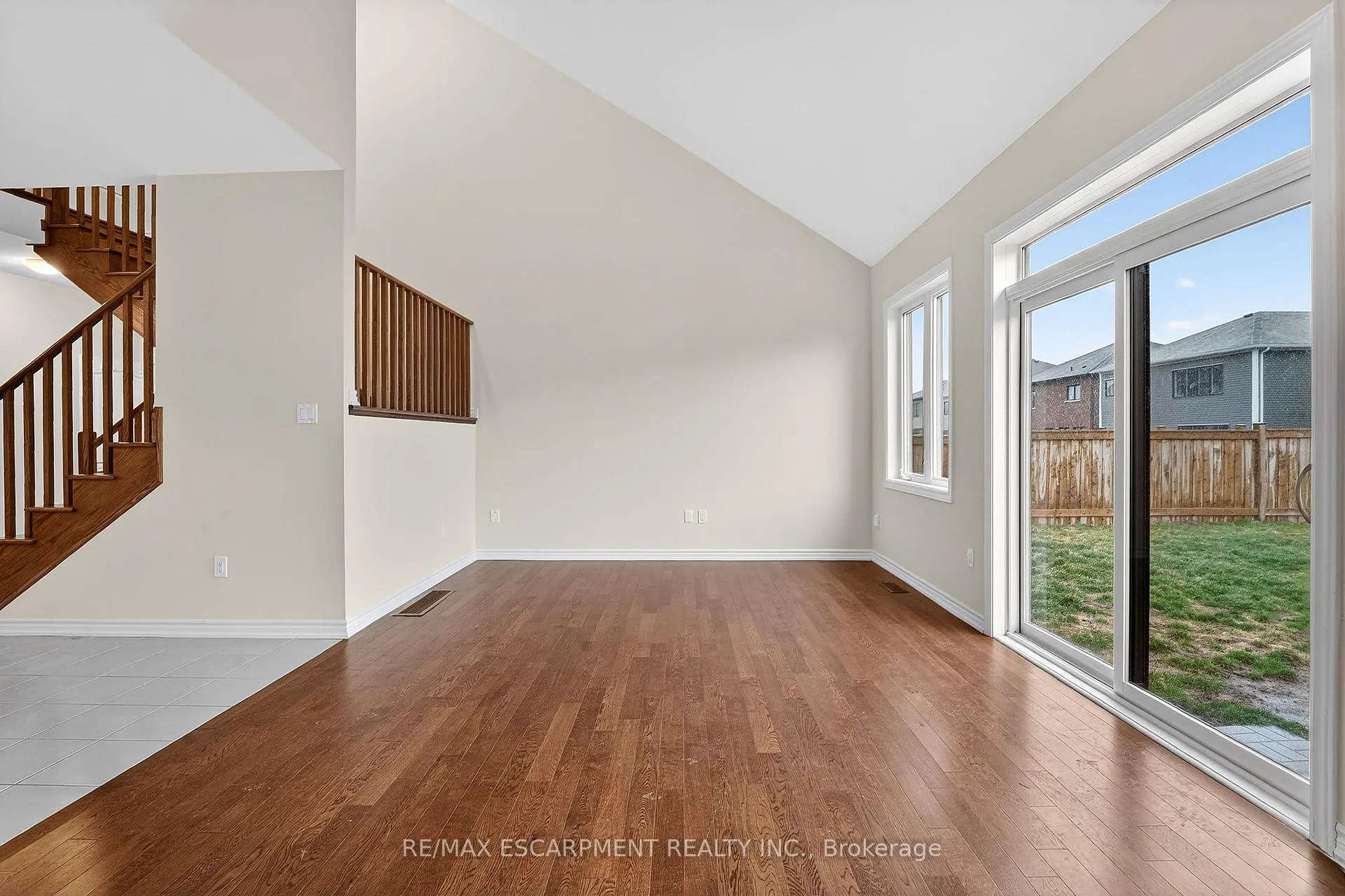 Photo 7 of 11 Frontier Drive, Thorold, Rolling Meadows — HOMEH