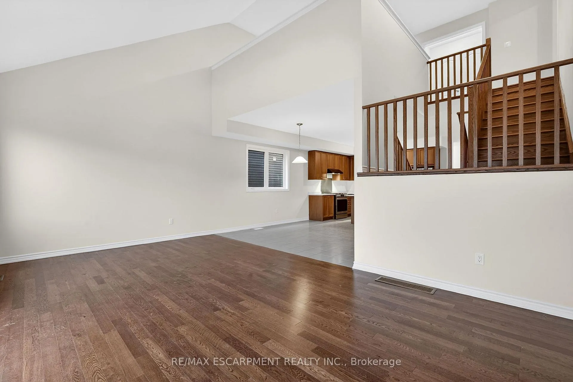Photo 8 of 11 Frontier Drive, Thorold, Rolling Meadows — HOMEH