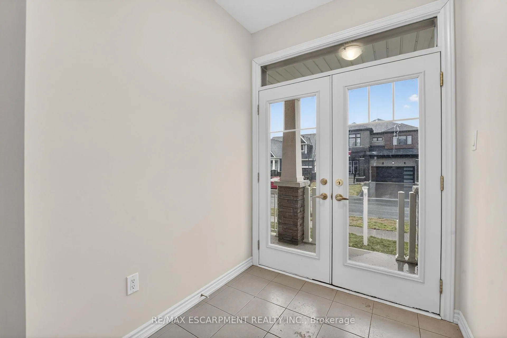 Photo 9 of 11 Frontier Drive, Thorold, Rolling Meadows — HOMEH