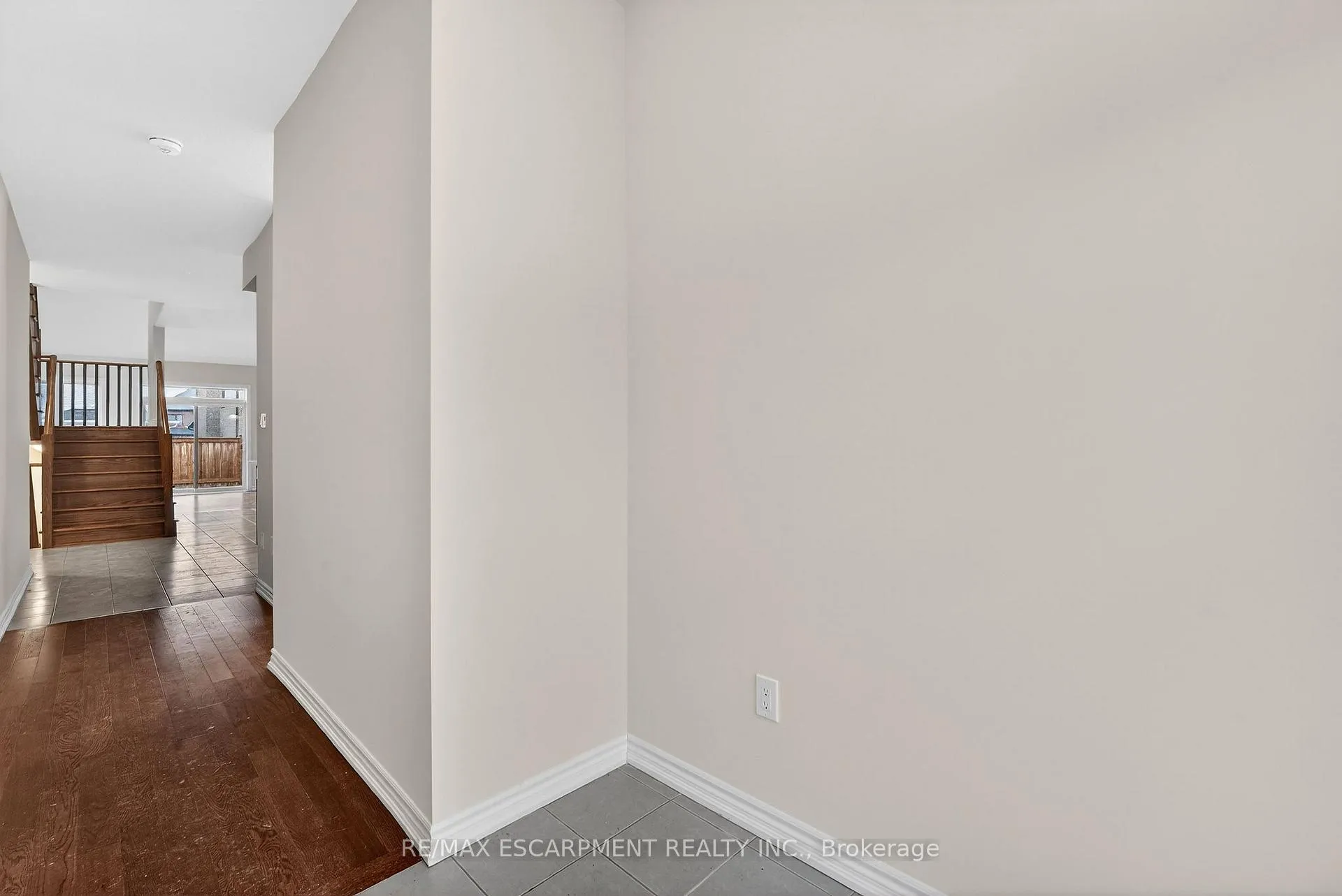 Photo 10 of 11 Frontier Drive, Thorold, Rolling Meadows — HOMEH