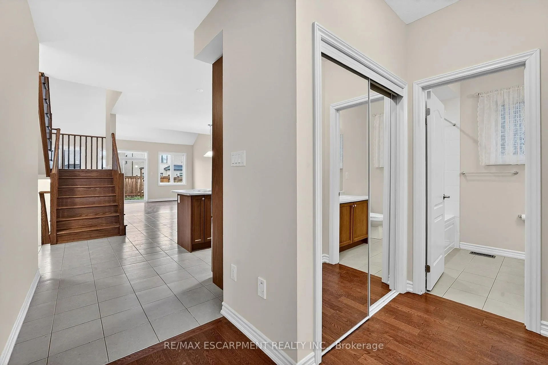 Photo 12 of 11 Frontier Drive, Thorold, Rolling Meadows — HOMEH
