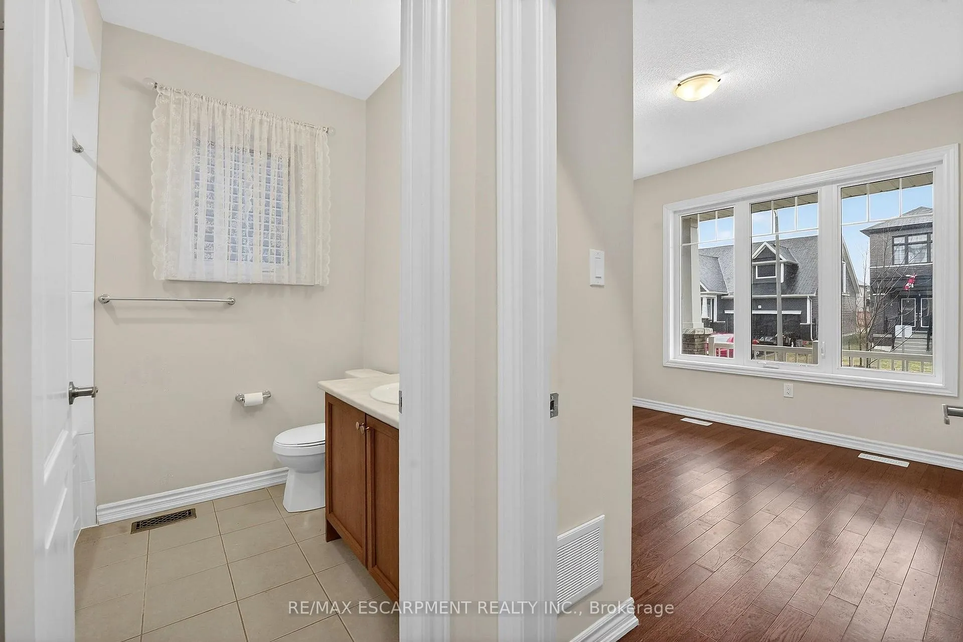 Photo 14 of 11 Frontier Drive, Thorold, Rolling Meadows — HOMEH
