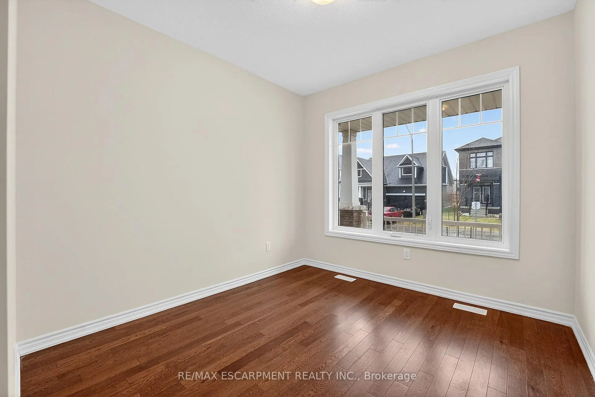 Photo 16 of 11 Frontier Drive, Thorold, Rolling Meadows — HOMEH