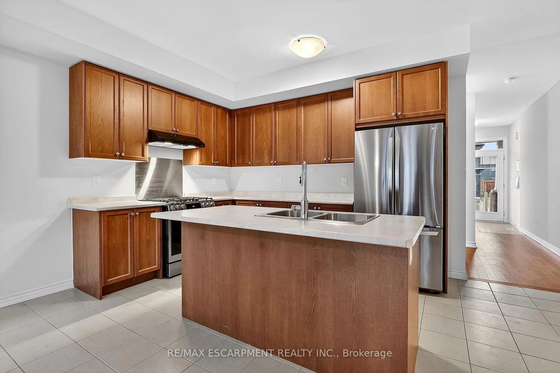 Photo 18 of 11 Frontier Drive, Thorold, Rolling Meadows — HOMEH