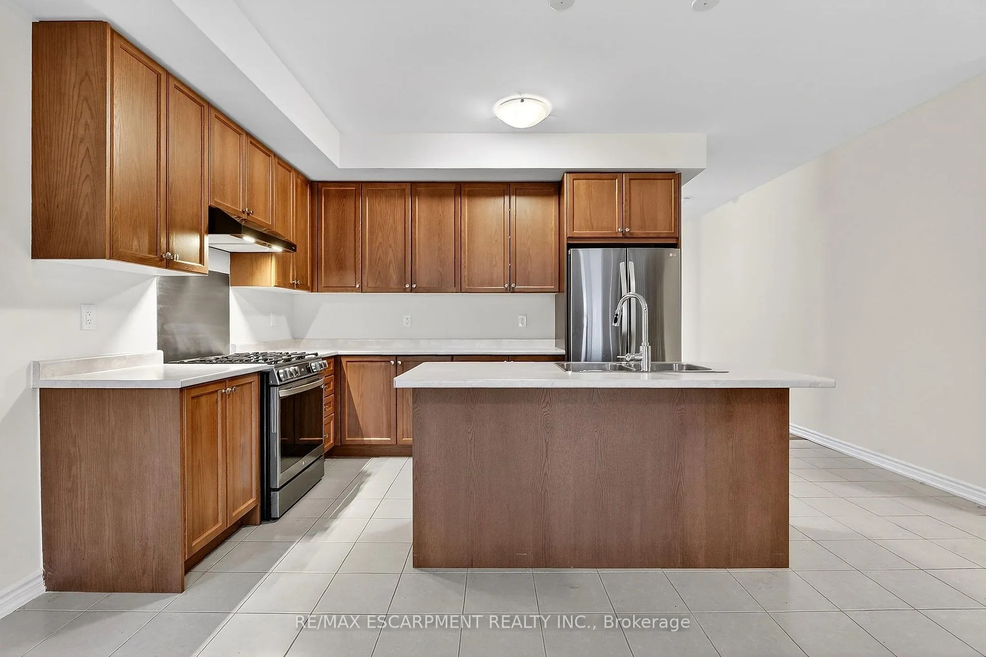 Photo 19 of 11 Frontier Drive, Thorold, Rolling Meadows — HOMEH