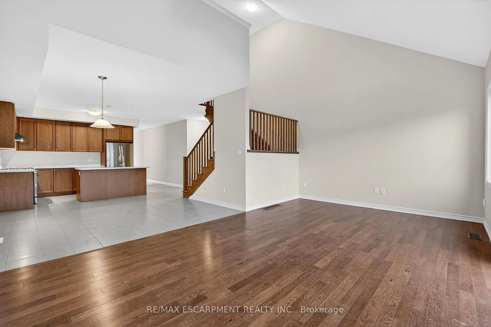 Photo 23 of 11 Frontier Drive, Thorold, Rolling Meadows — HOMEH