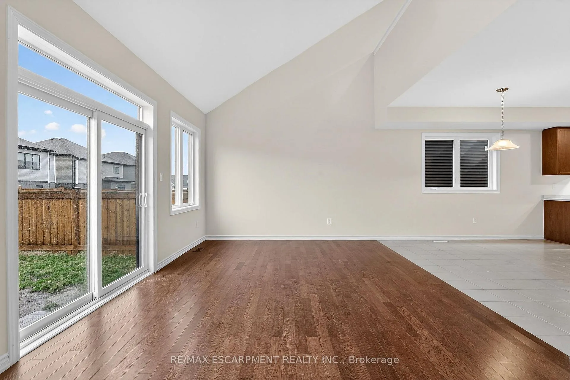 Photo 24 of 11 Frontier Drive, Thorold, Rolling Meadows — HOMEH