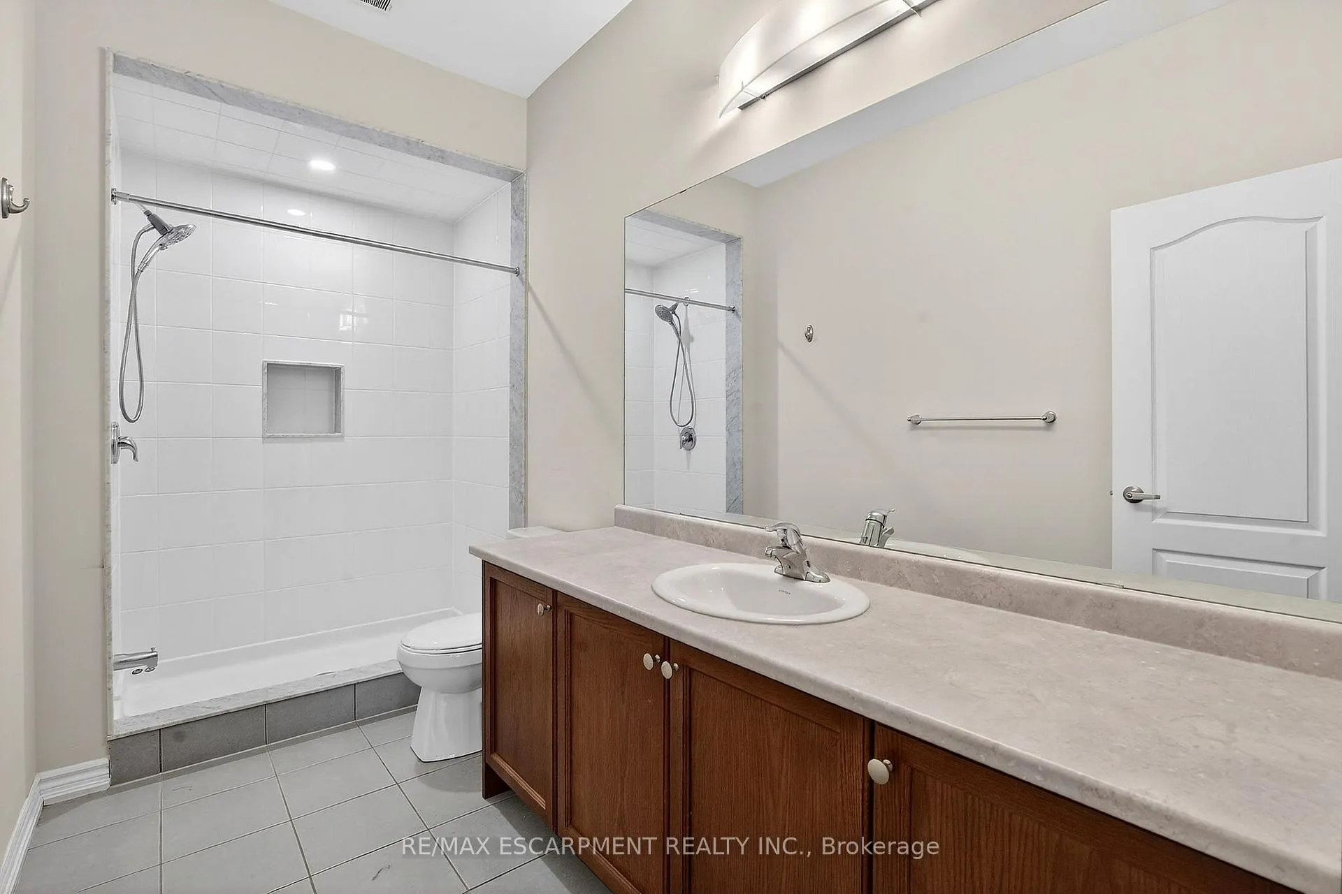 Photo 32 of 11 Frontier Drive, Thorold, Rolling Meadows — HOMEH