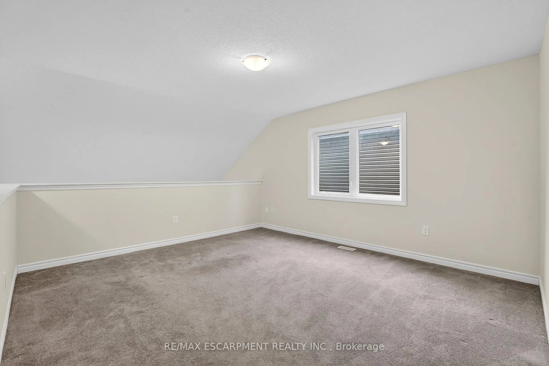 Photo 35 of 11 Frontier Drive, Thorold, Rolling Meadows — HOMEH
