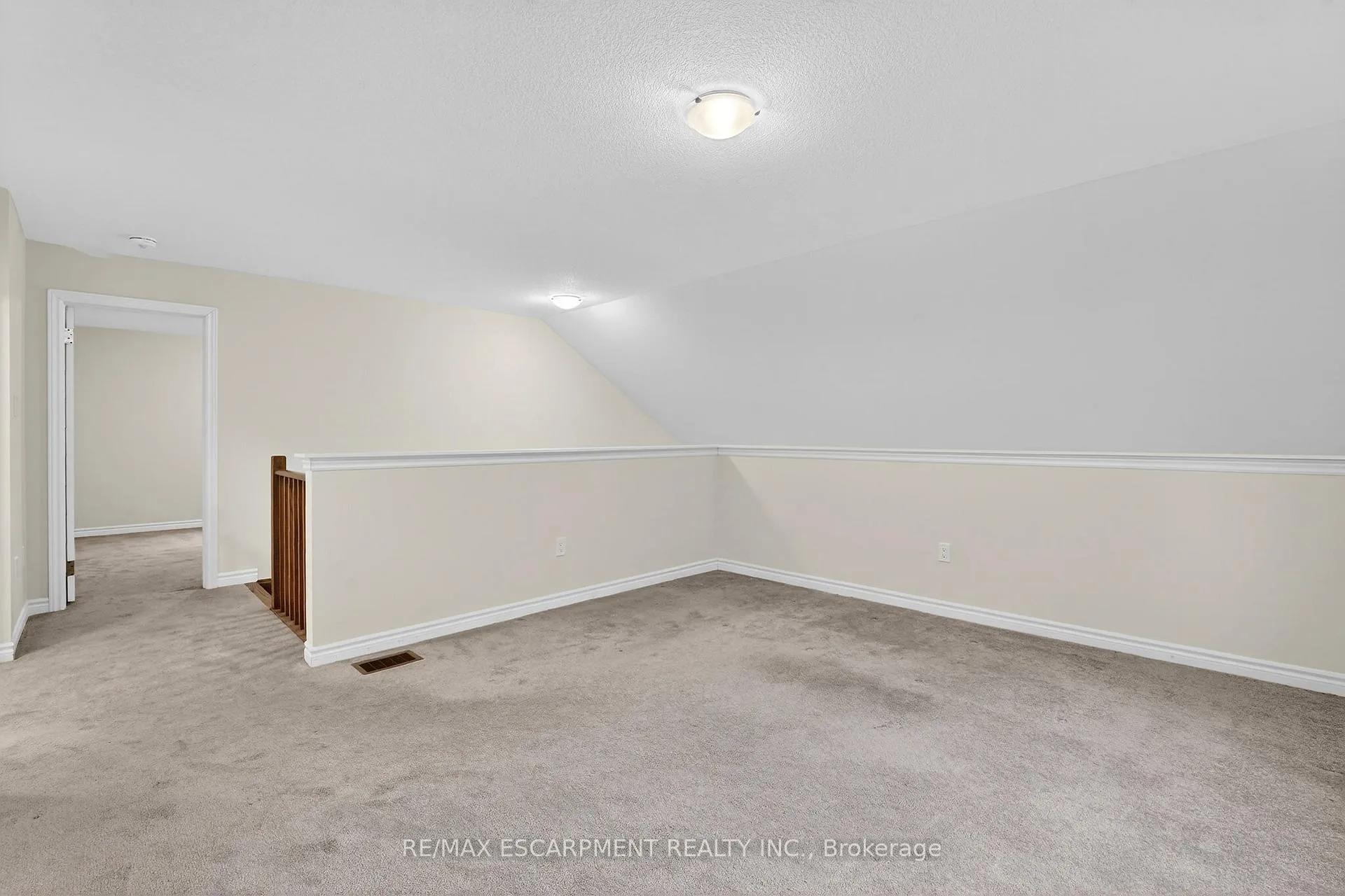 Photo 36 of 11 Frontier Drive, Thorold, Rolling Meadows — HOMEH