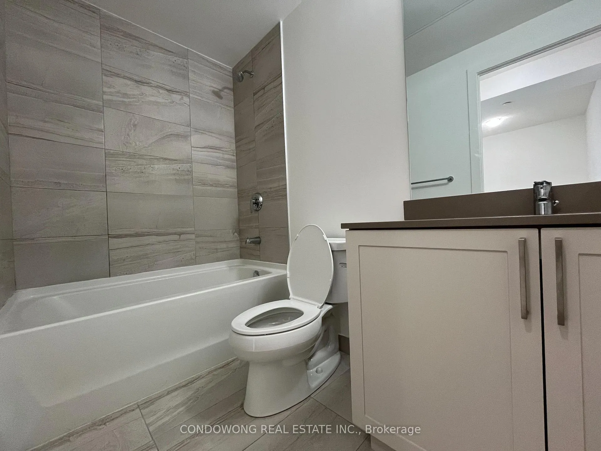 Photo 7 of Unit 627W, 268 Buchanan Drive, Markham, Unionville — HOMEH