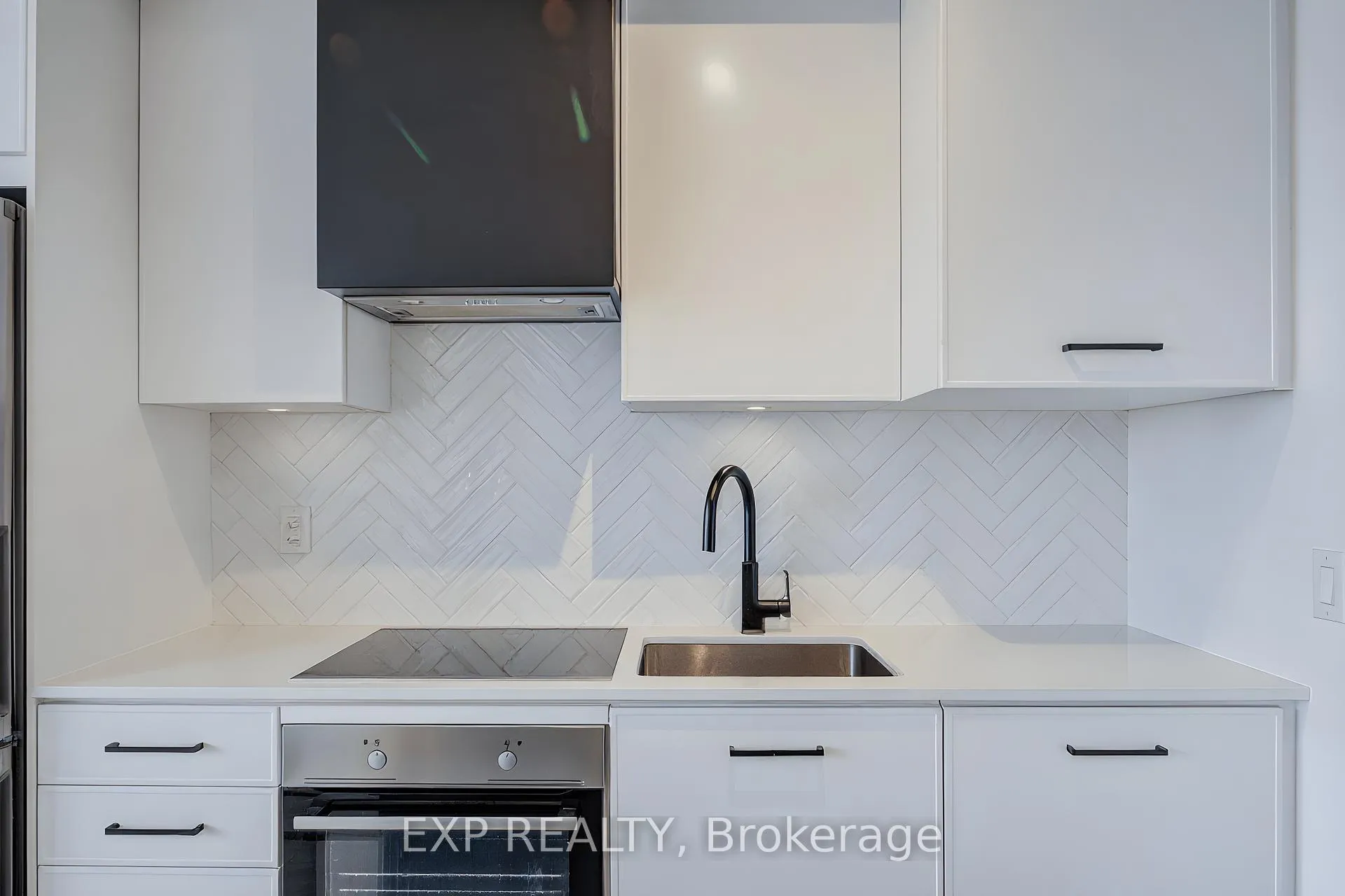 Photo 5 of Unit 604, 899 Queen Street E, Toronto, South Riverdale — HOMEH