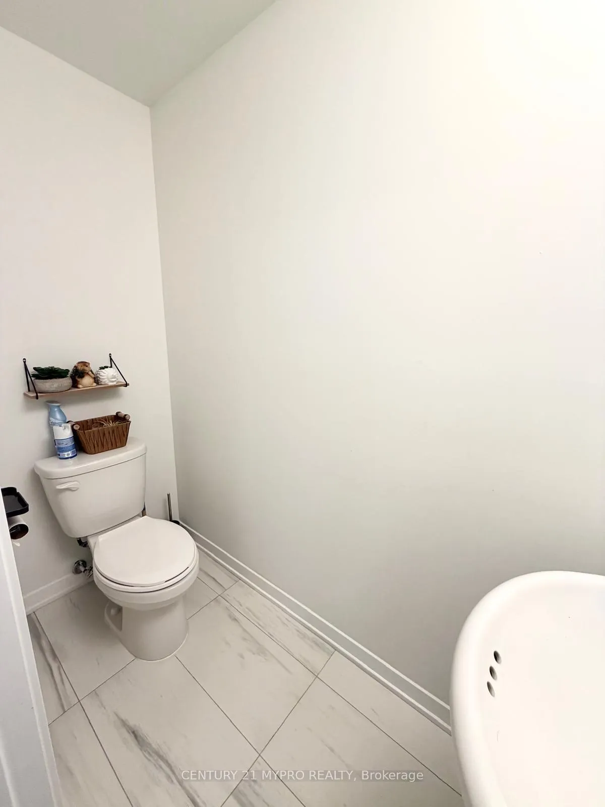 Photo 4 of Unit 67, 31 Honeycrisp Crescent, Vaughan, Concord — HOMEH