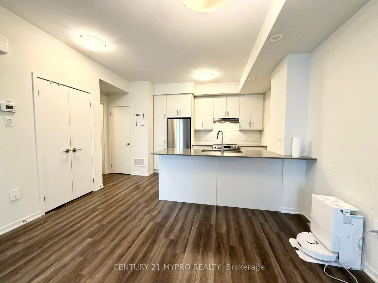 Photo 5 of Unit 67, 31 Honeycrisp Crescent, Vaughan, Concord — HOMEH