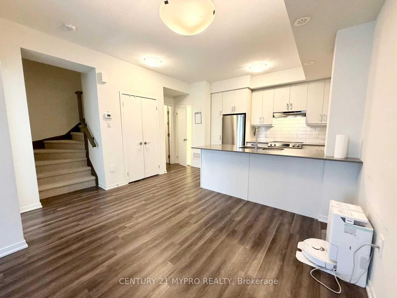 Photo 6 of Unit 67, 31 Honeycrisp Crescent, Vaughan, Concord — HOMEH