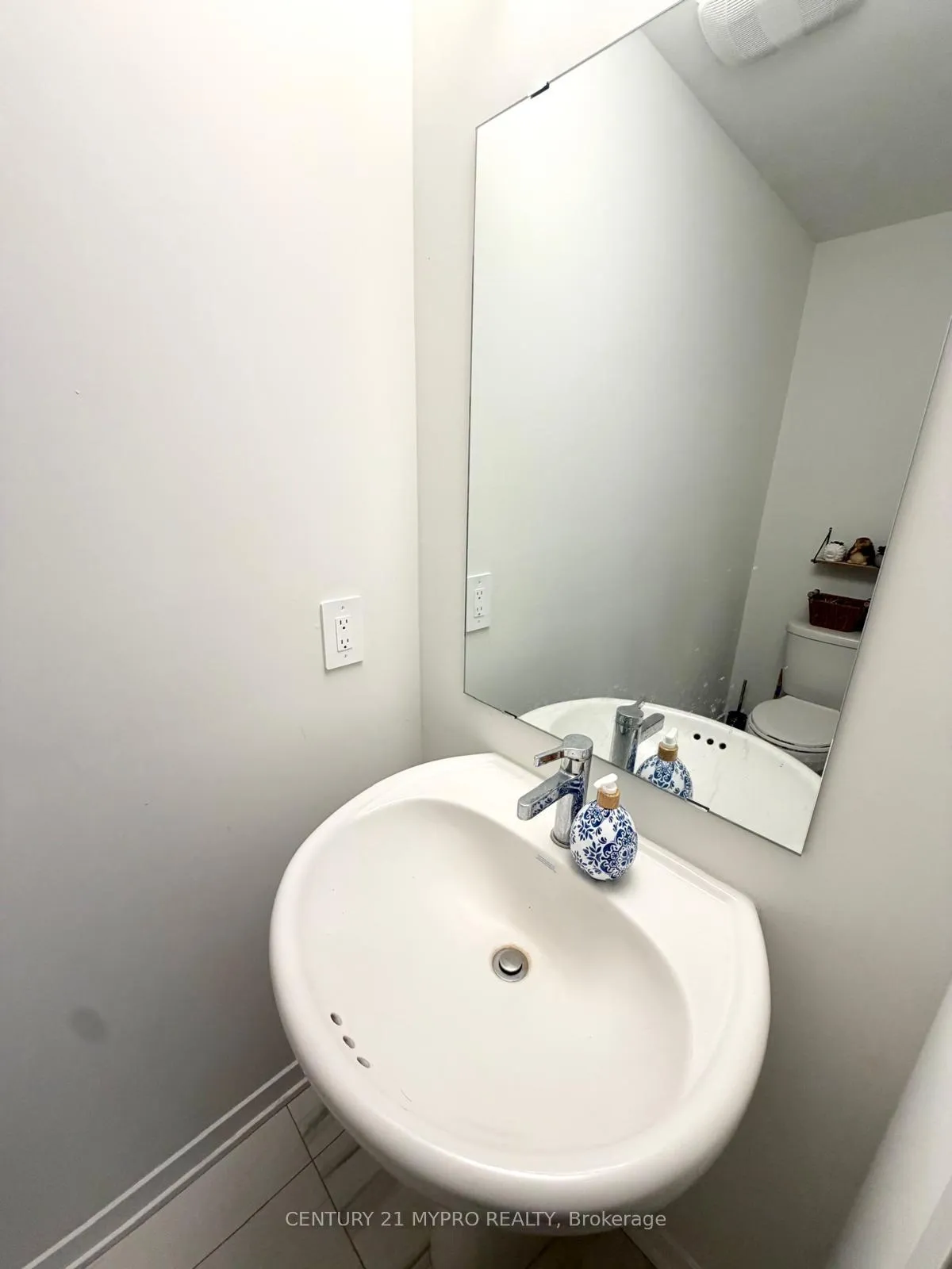 Photo 7 of Unit 67, 31 Honeycrisp Crescent, Vaughan, Concord — HOMEH