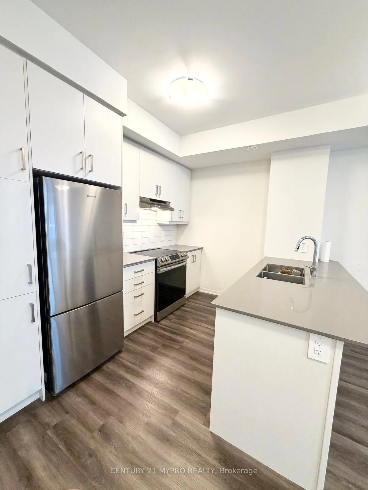 Photo 9 of Unit 67, 31 Honeycrisp Crescent, Vaughan, Concord — HOMEH
