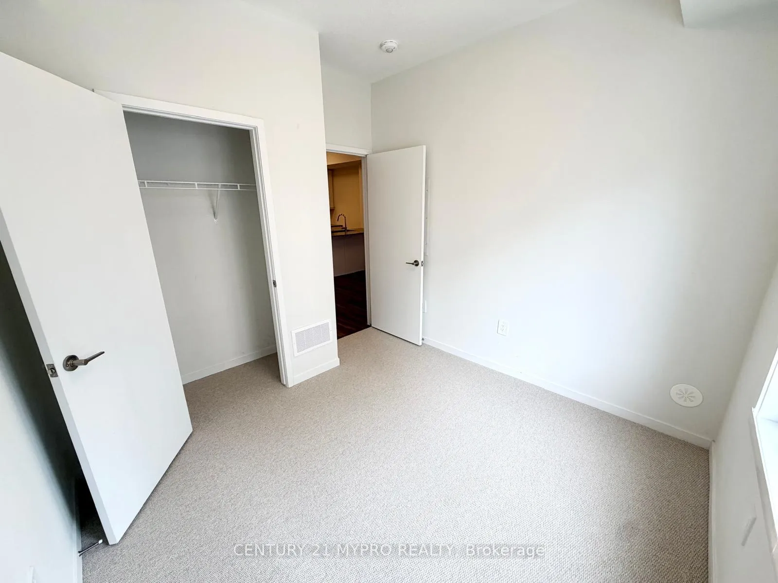Photo 11 of Unit 67, 31 Honeycrisp Crescent, Vaughan, Concord — HOMEH