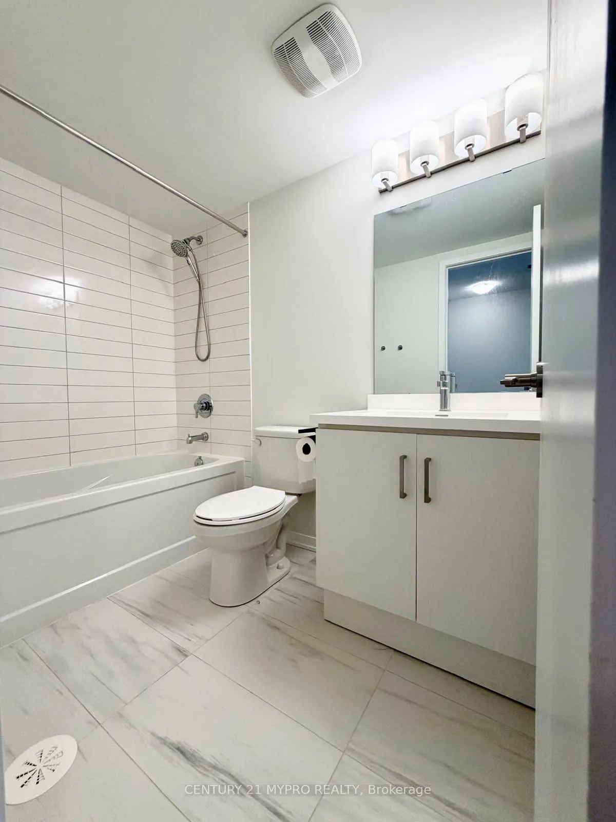 Photo 21 of Unit 67, 31 Honeycrisp Crescent, Vaughan, Concord — HOMEH
