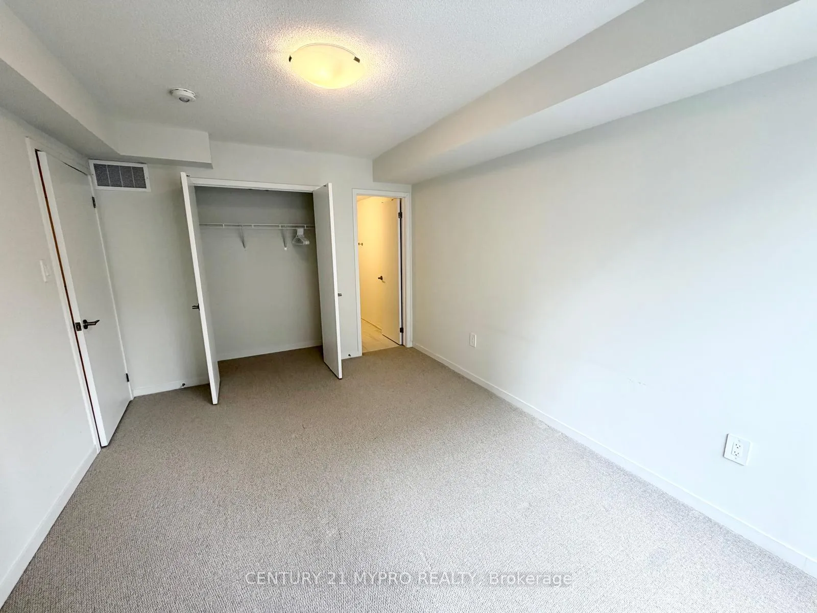 Photo 25 of Unit 67, 31 Honeycrisp Crescent, Vaughan, Concord — HOMEH