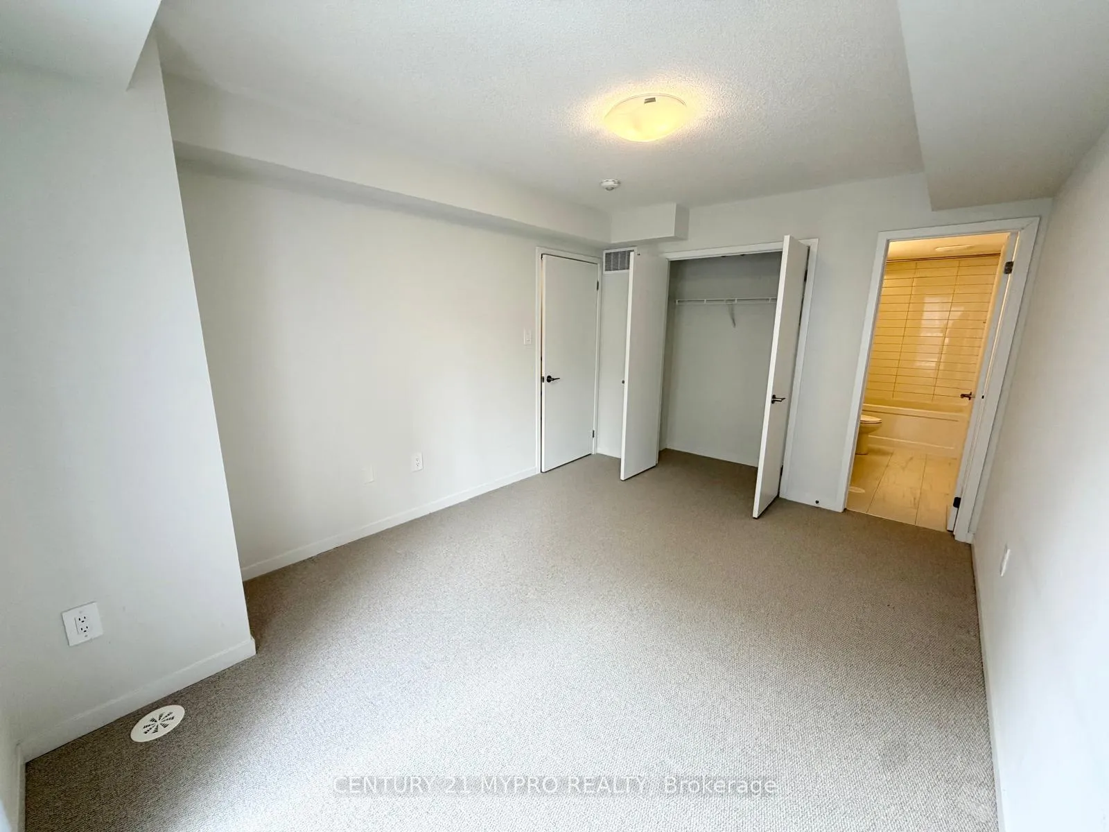 Photo 26 of Unit 67, 31 Honeycrisp Crescent, Vaughan, Concord — HOMEH