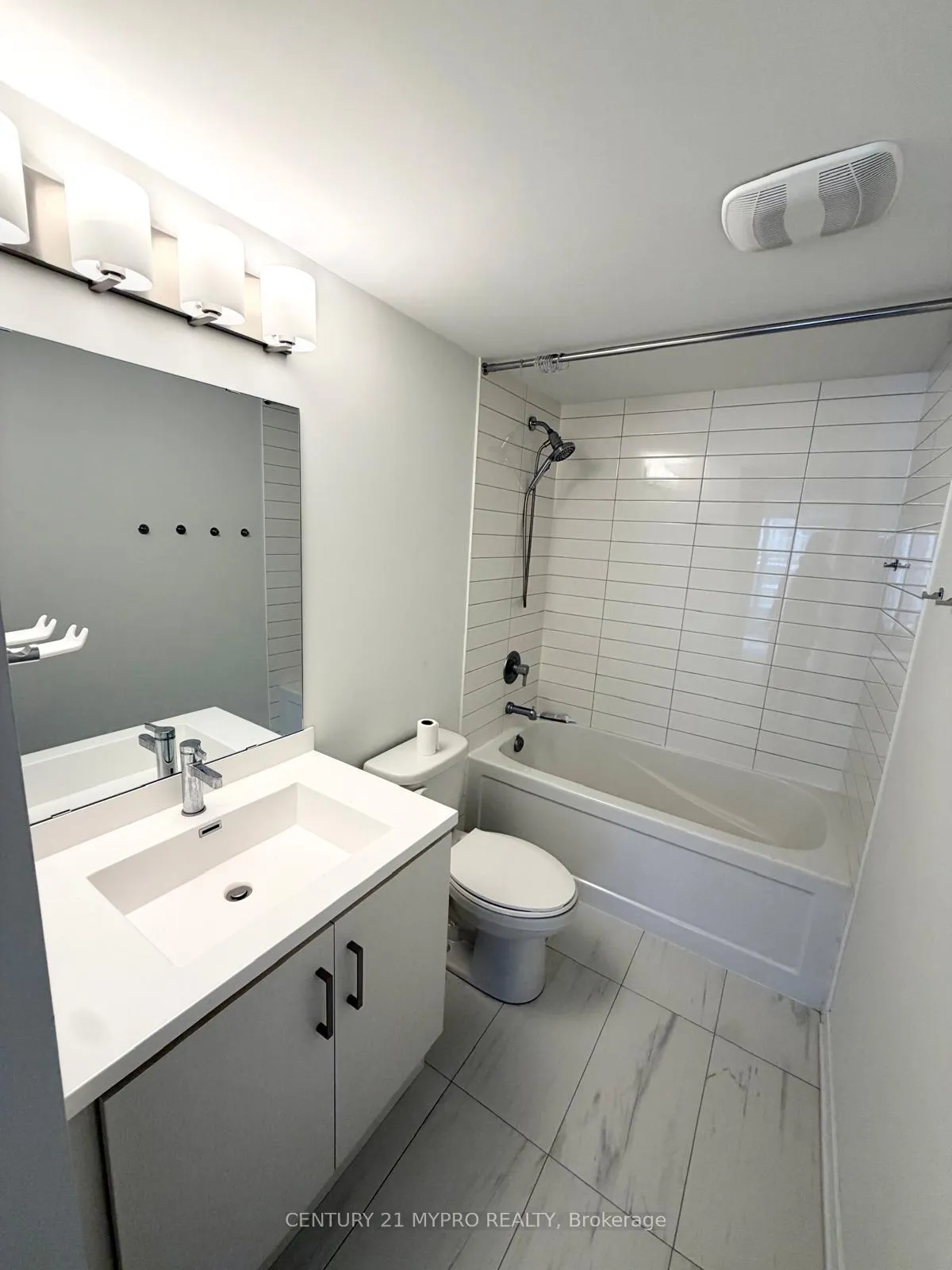 Photo 28 of Unit 67, 31 Honeycrisp Crescent, Vaughan, Concord — HOMEH
