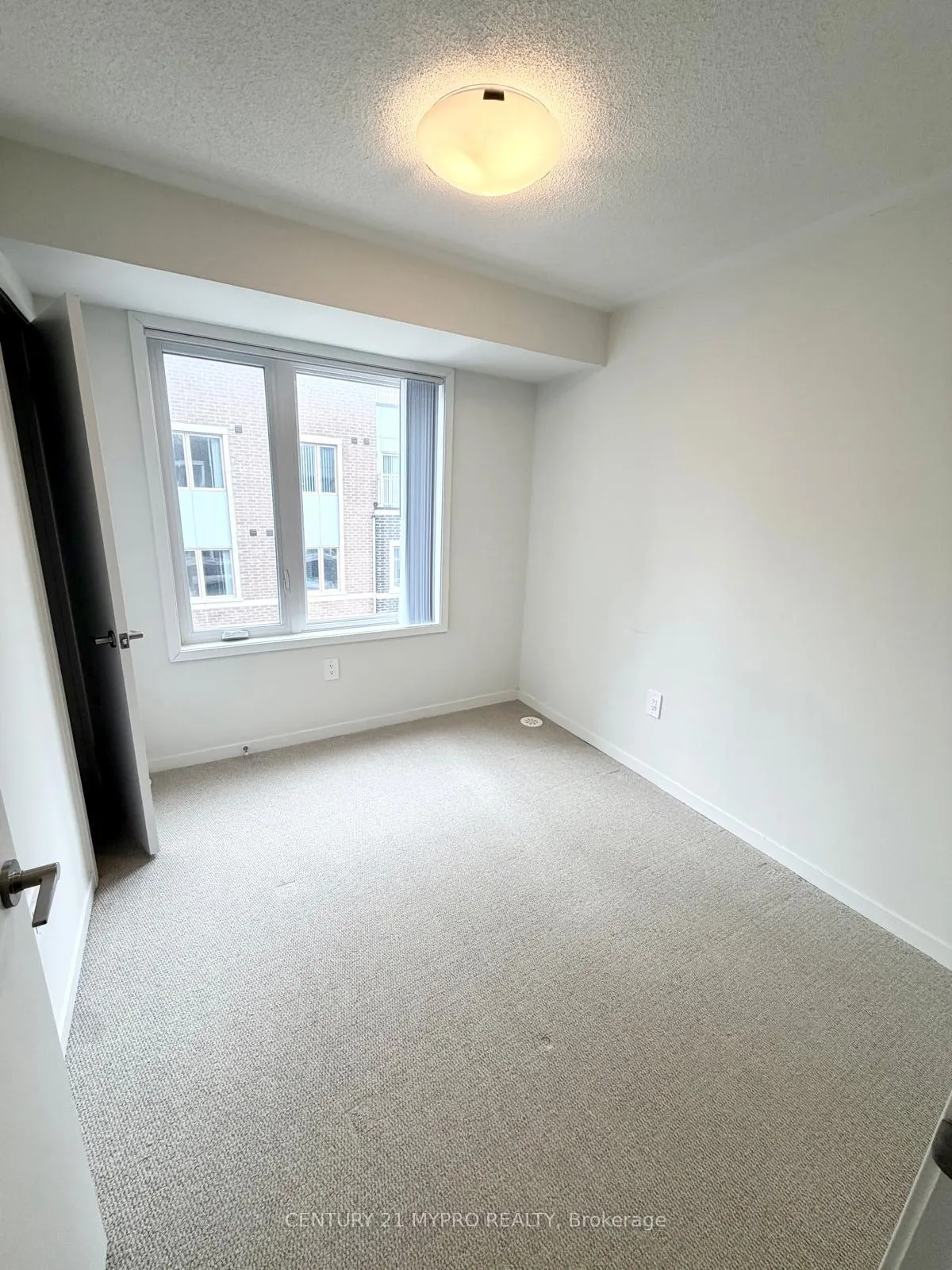 Photo 29 of Unit 67, 31 Honeycrisp Crescent, Vaughan, Concord — HOMEH