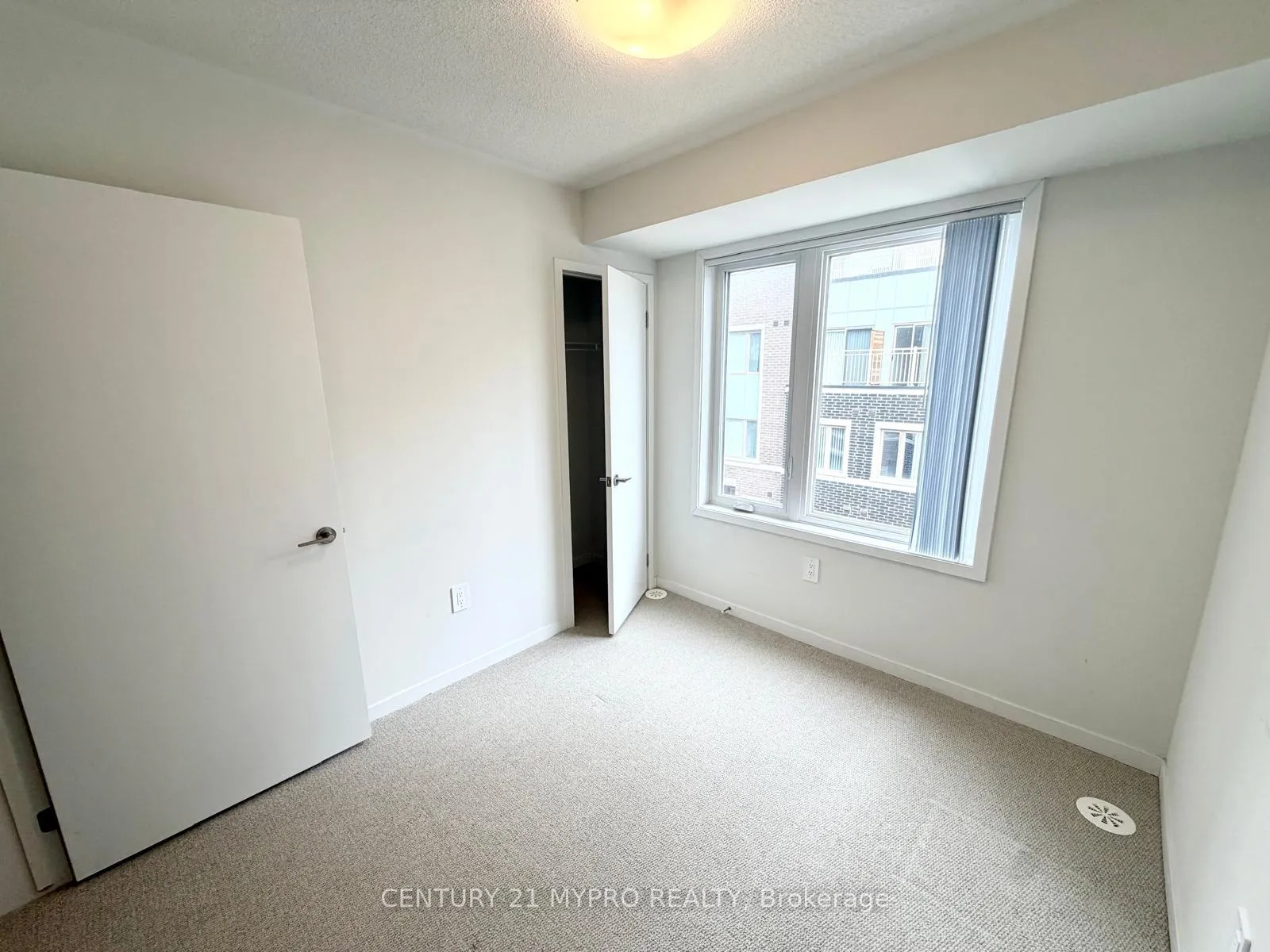 Photo 31 of Unit 67, 31 Honeycrisp Crescent, Vaughan, Concord — HOMEH