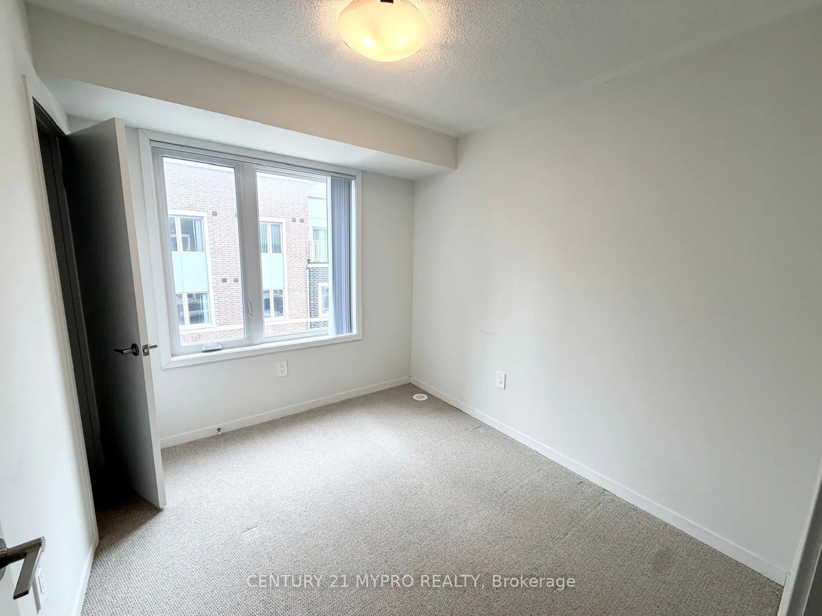 Photo 32 of Unit 67, 31 Honeycrisp Crescent, Vaughan, Concord — HOMEH