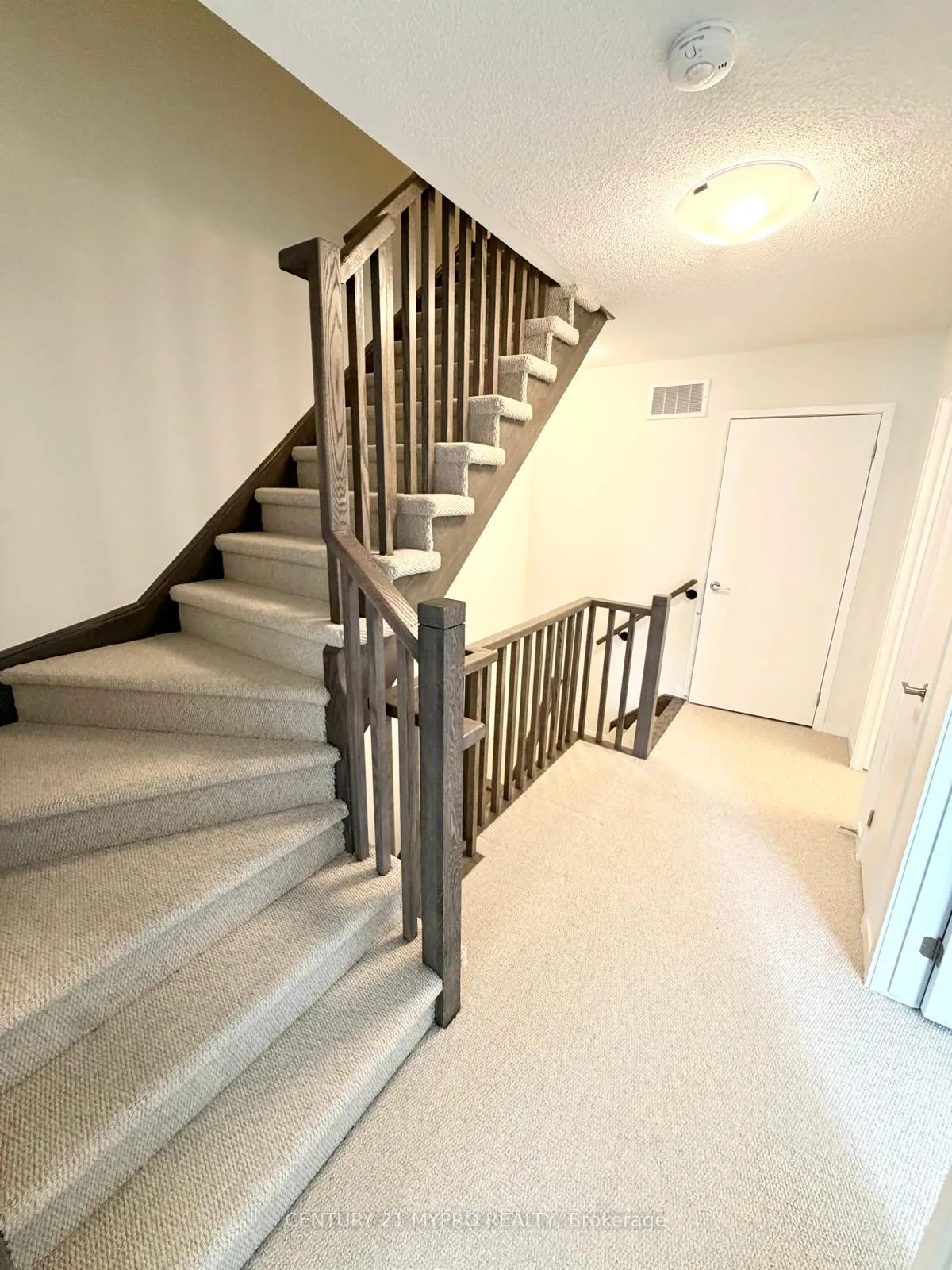 Photo 33 of Unit 67, 31 Honeycrisp Crescent, Vaughan, Concord — HOMEH