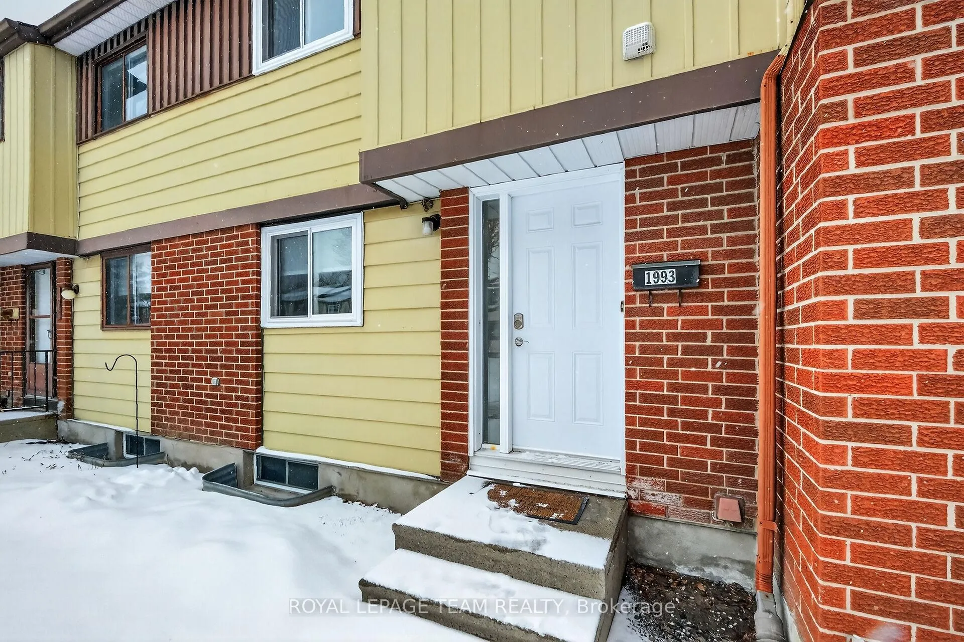 Photo 3 of 1993 Falkirk Crescent, Ottawa, Blackburn Hamlet (South) — HOMEH