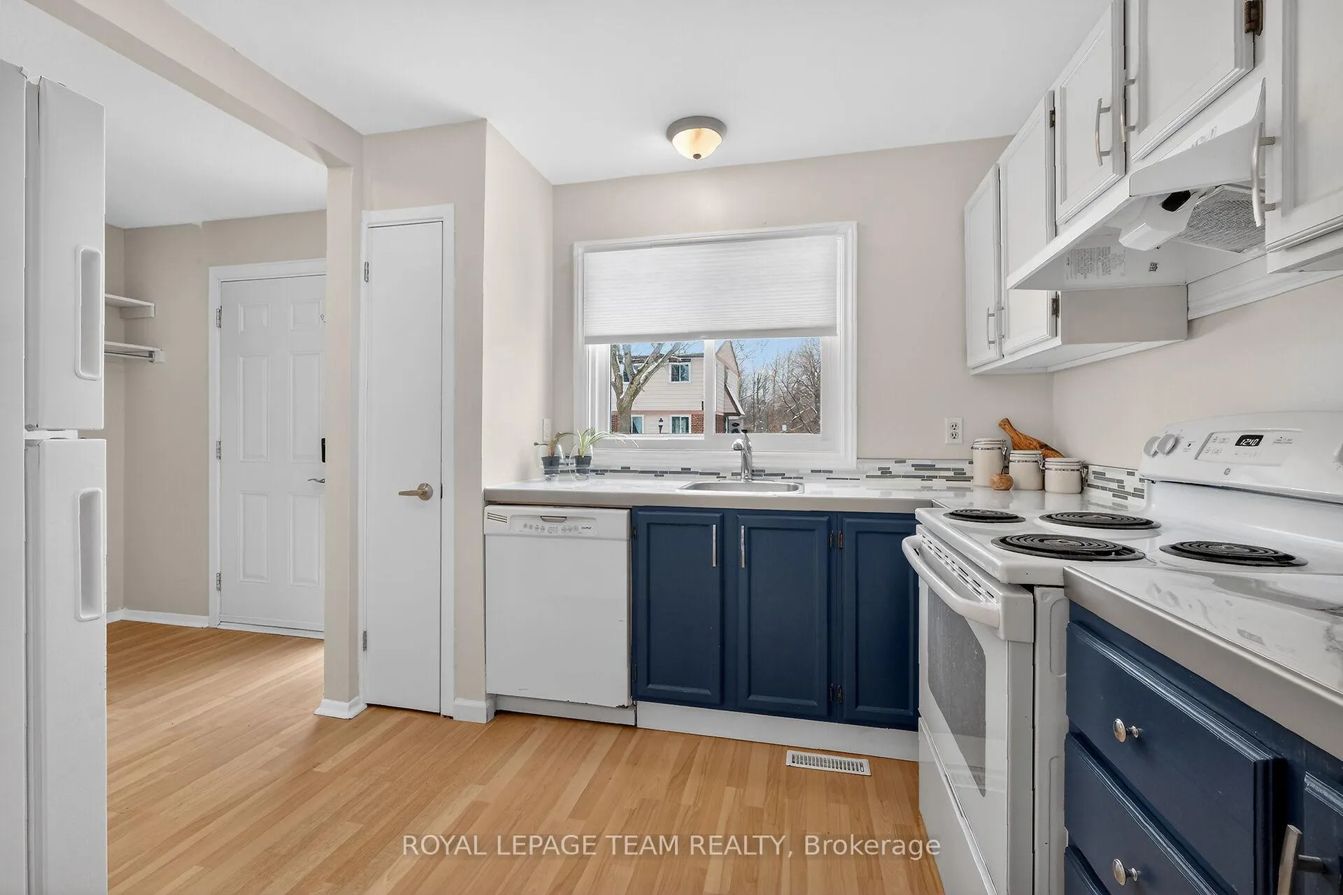 Photo 14 of 1993 Falkirk Crescent, Ottawa, Blackburn Hamlet (South) — HOMEH