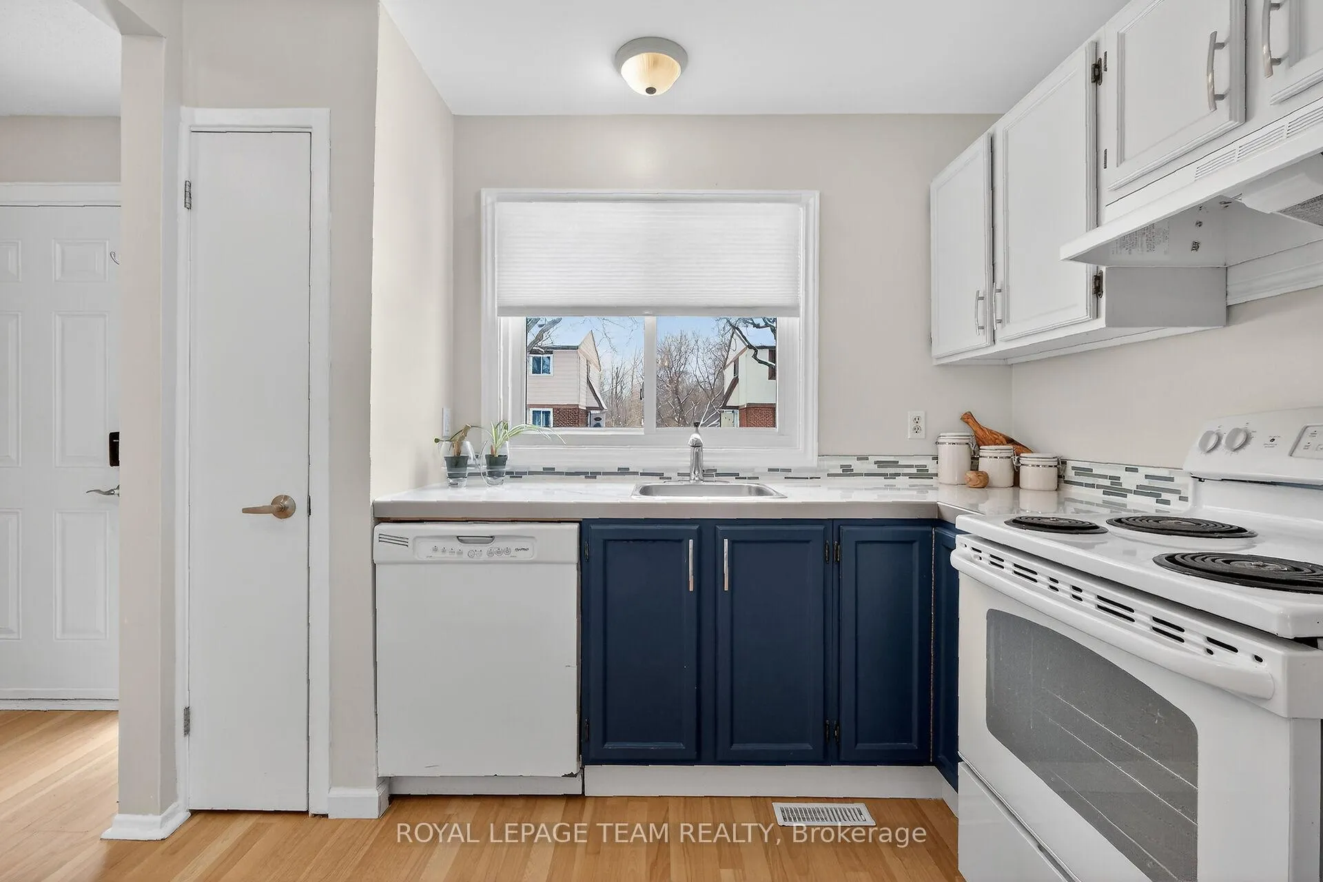 Photo 18 of 1993 Falkirk Crescent, Ottawa, Blackburn Hamlet (South) — HOMEH