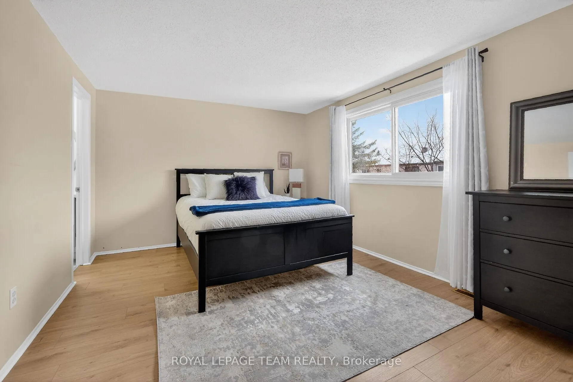 Photo 23 of 1993 Falkirk Crescent, Ottawa, Blackburn Hamlet (South) — HOMEH