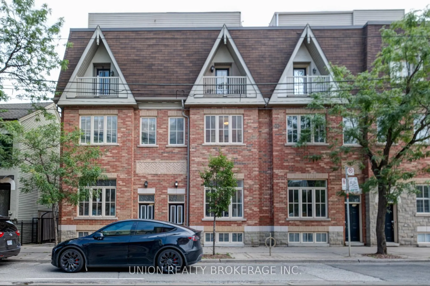 Photo 2 of 443C Queen Street E, Toronto, Moss Park — HOMEH