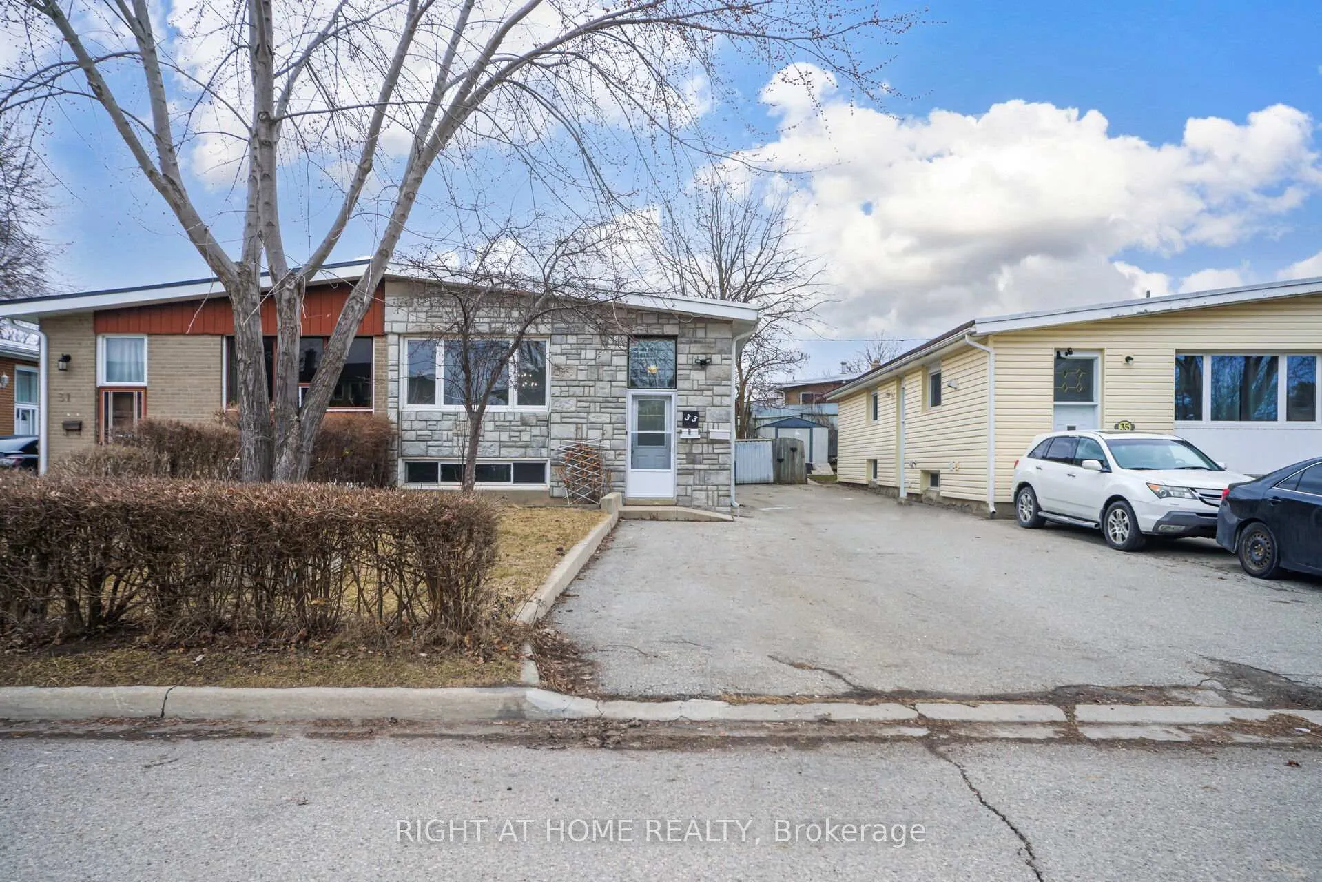 Photo 1 of 33 Stanley Court, Brampton, Brampton South — HOMEH