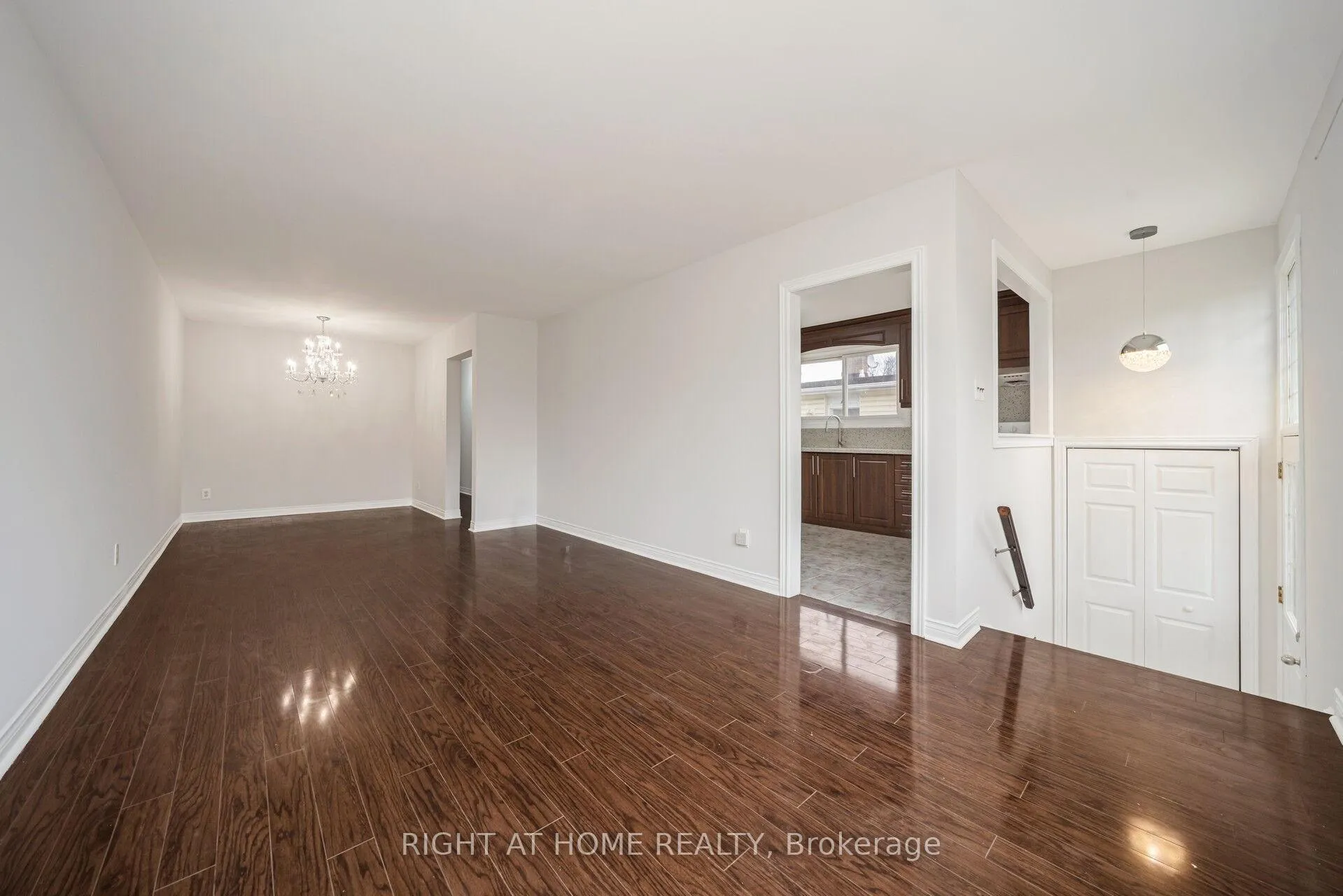 Photo 9 of 33 Stanley Court, Brampton, Brampton South — HOMEH