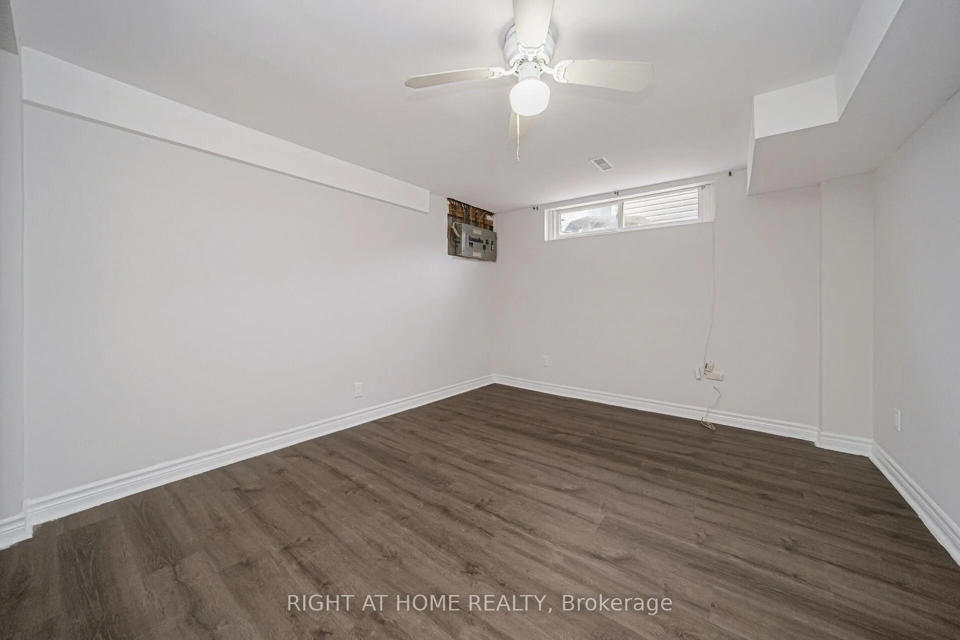 Photo 35 of 33 Stanley Court, Brampton, Brampton South — HOMEH