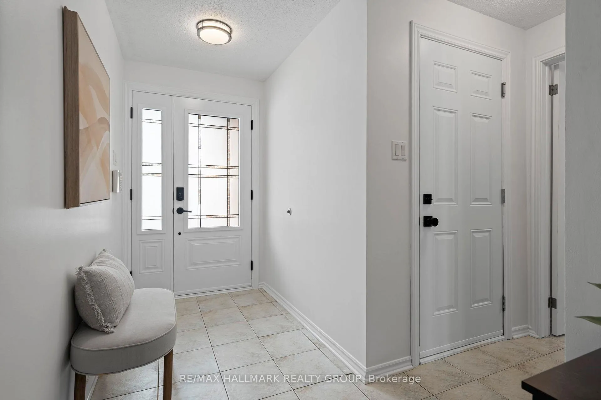 Photo 2 of 6068 Meadowglen Drive, Ottawa, Chapel Hill — HOMEH