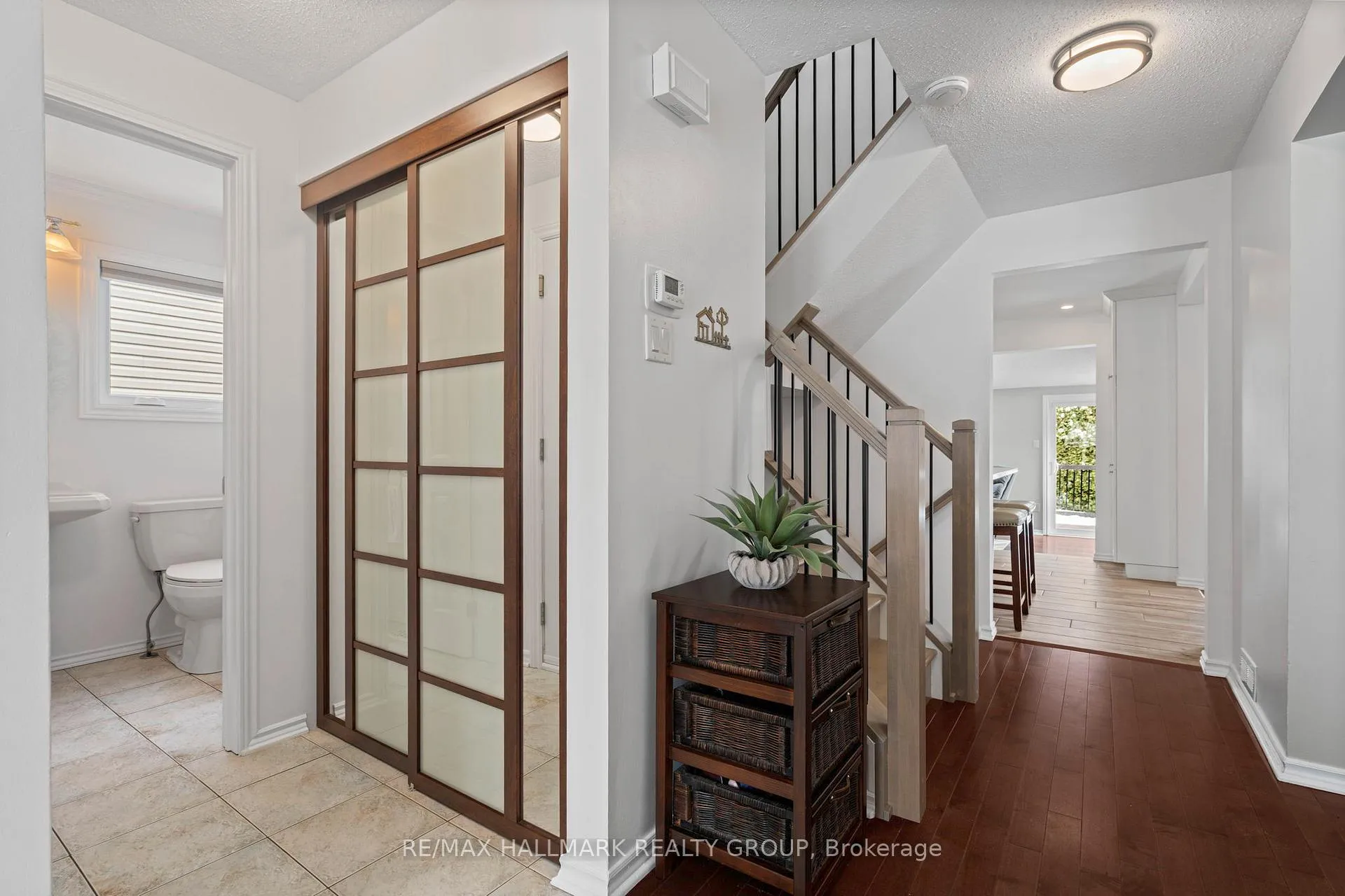 Photo 3 of 6068 Meadowglen Drive, Ottawa, Chapel Hill — HOMEH