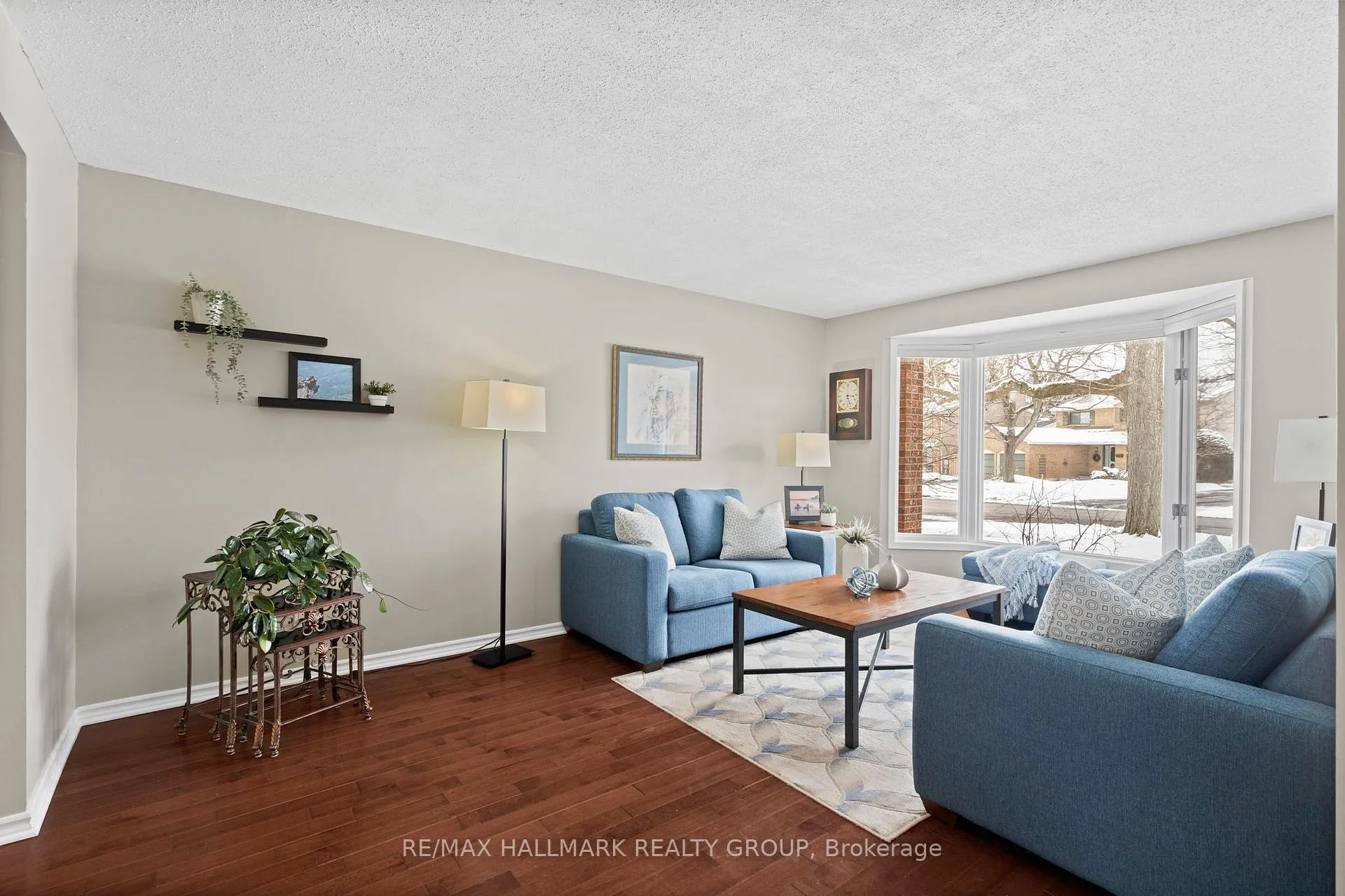 Photo 5 of 6068 Meadowglen Drive, Ottawa, Chapel Hill — HOMEH