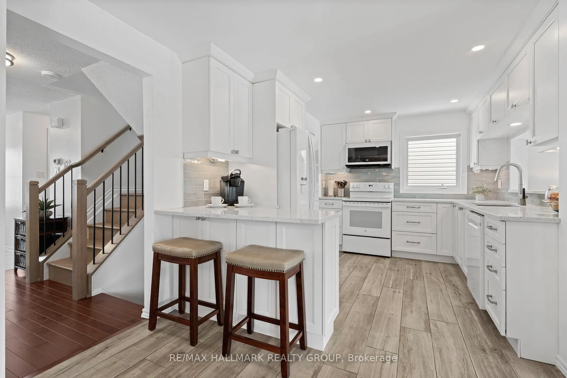 Photo 10 of 6068 Meadowglen Drive, Ottawa, Chapel Hill — HOMEH