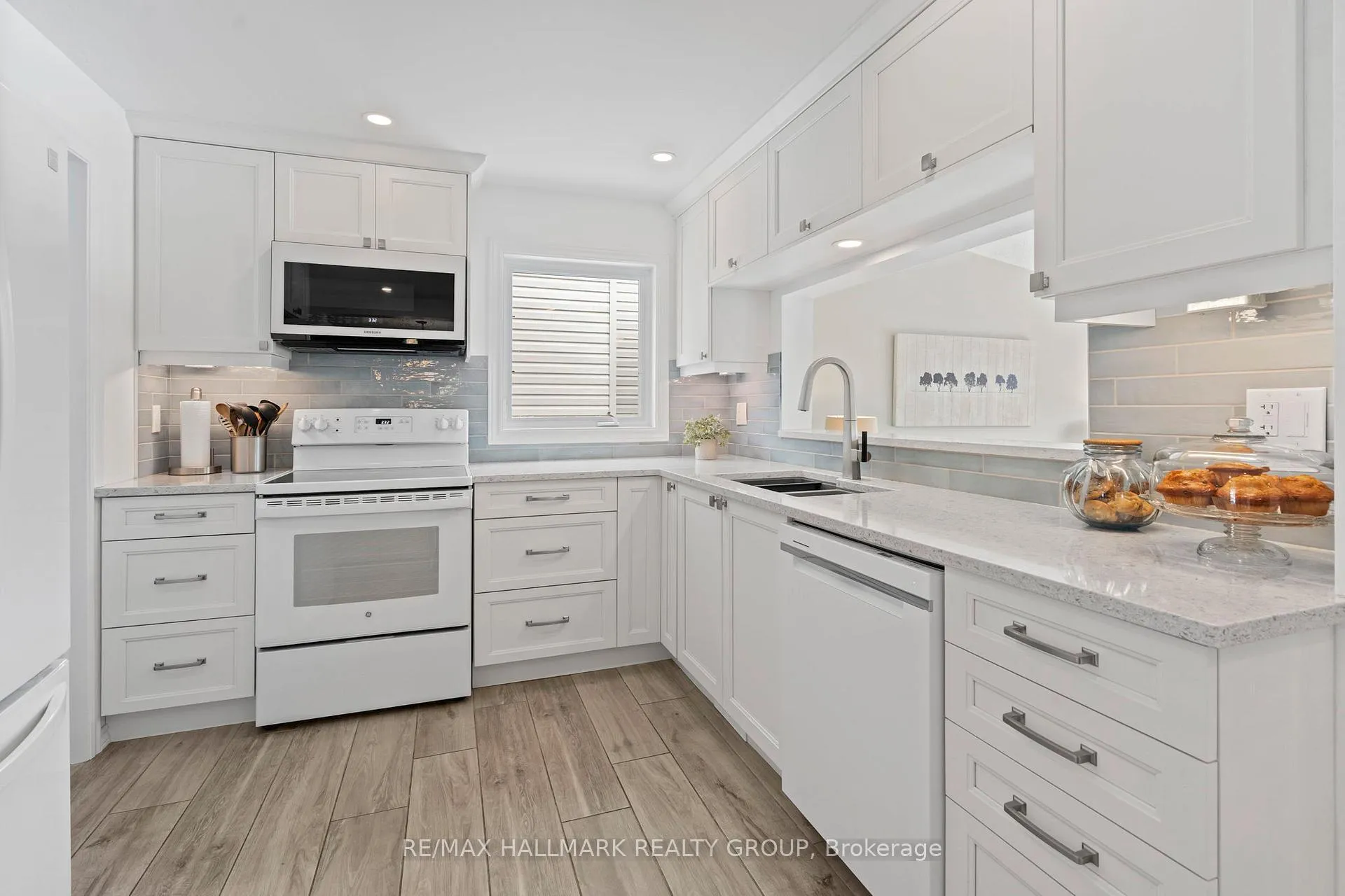Photo 11 of 6068 Meadowglen Drive, Ottawa, Chapel Hill — HOMEH