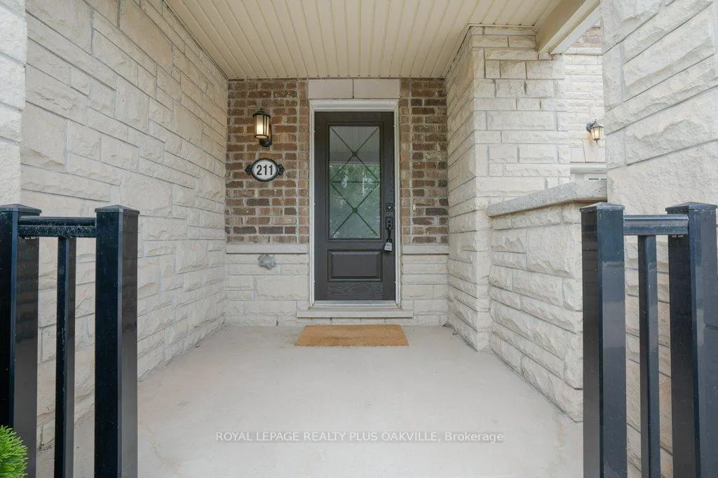 Photo 3 of 211 Betsy Drive, Oakville, Glenorchy — HOMEH