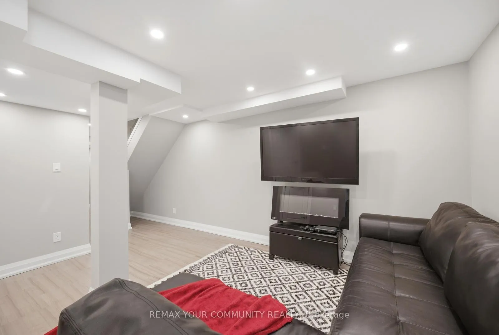 Photo 32 of 41 Torah Gate, Vaughan, Patterson — HOMEH