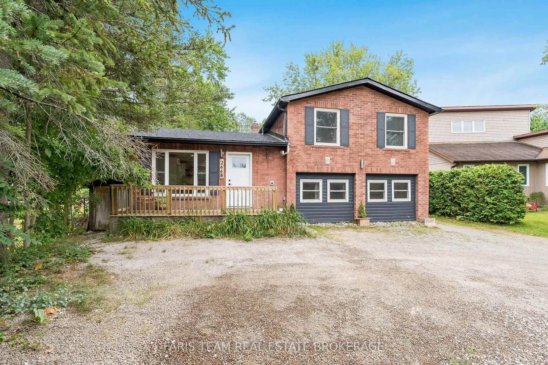 Front of 2668 Westshore Crescent