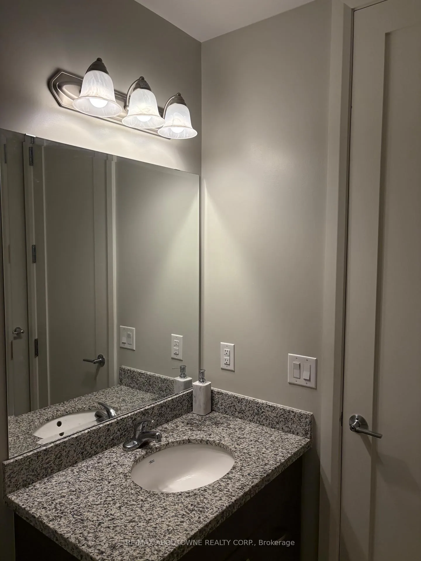Photo 17 of Unit 419, 118 King Street E, Hamilton, Beasley — HOMEH