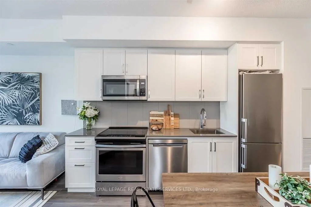 Photo 6 of Unit 203, 681 Yonge Street, Barrie, Painswick South — HOMEH