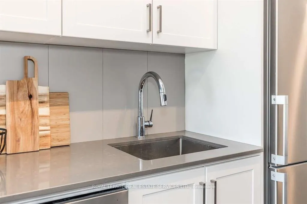 Photo 7 of Unit 203, 681 Yonge Street, Barrie, Painswick South — HOMEH