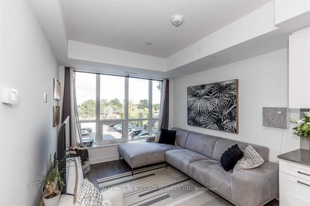 Photo 9 of Unit 203, 681 Yonge Street, Barrie, Painswick South — HOMEH